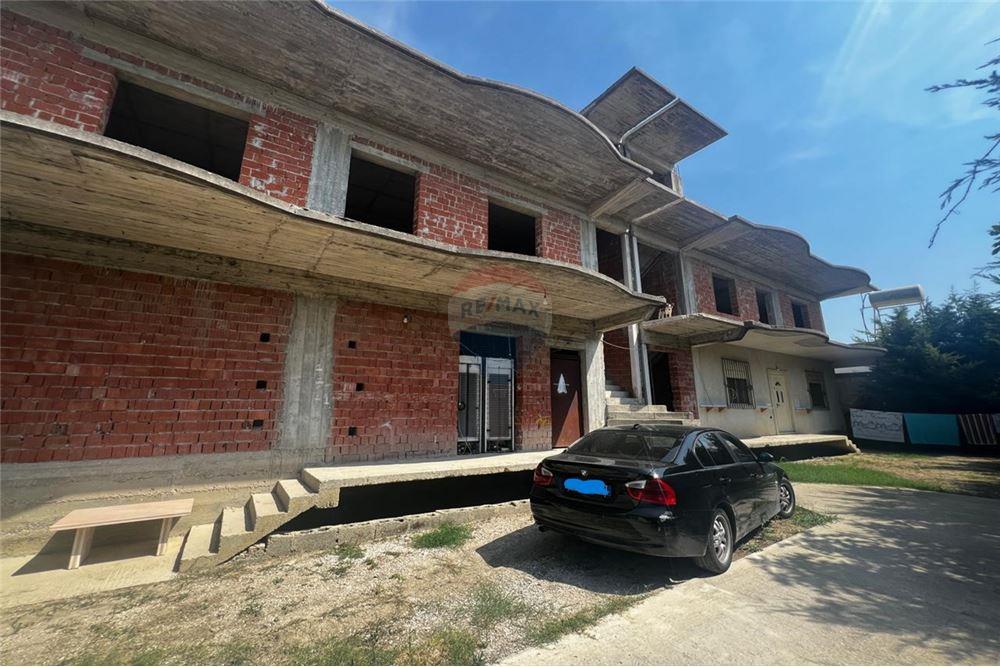 Okazion ! Shiten dy shtëpi private 3-Katëshe