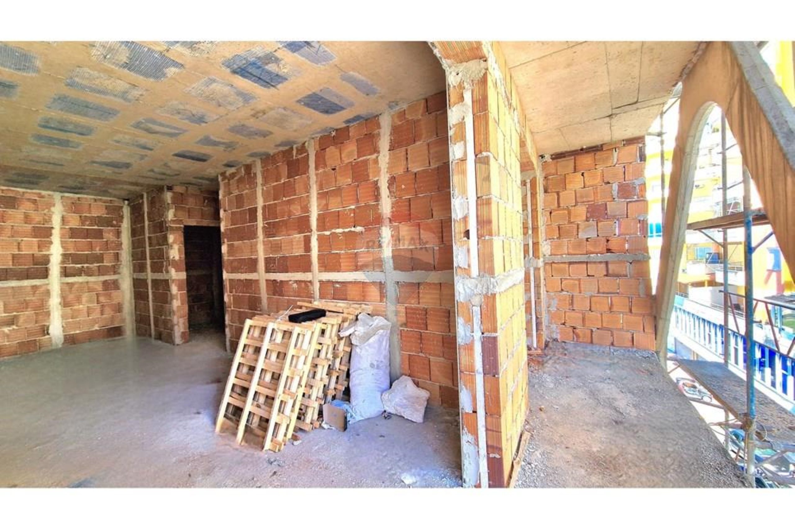 🌊 APARTAMENT 1+1 PËR SHITJE PRANË PORTIT TË VLORËS 3