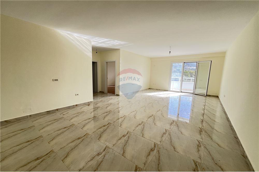 Shitet Apartament 2+1 në zonën e Lungomares, Vlorë 2
