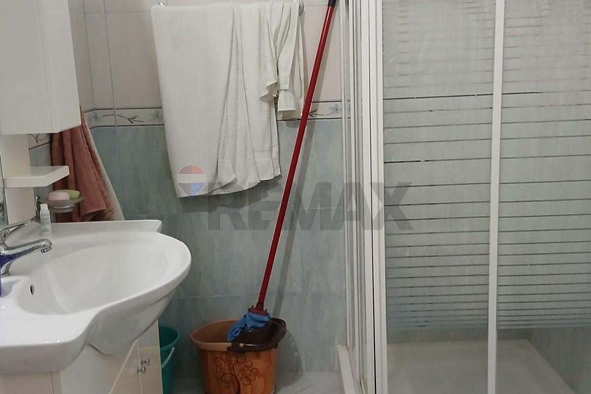Jepet me qera kati i dytë i një vile