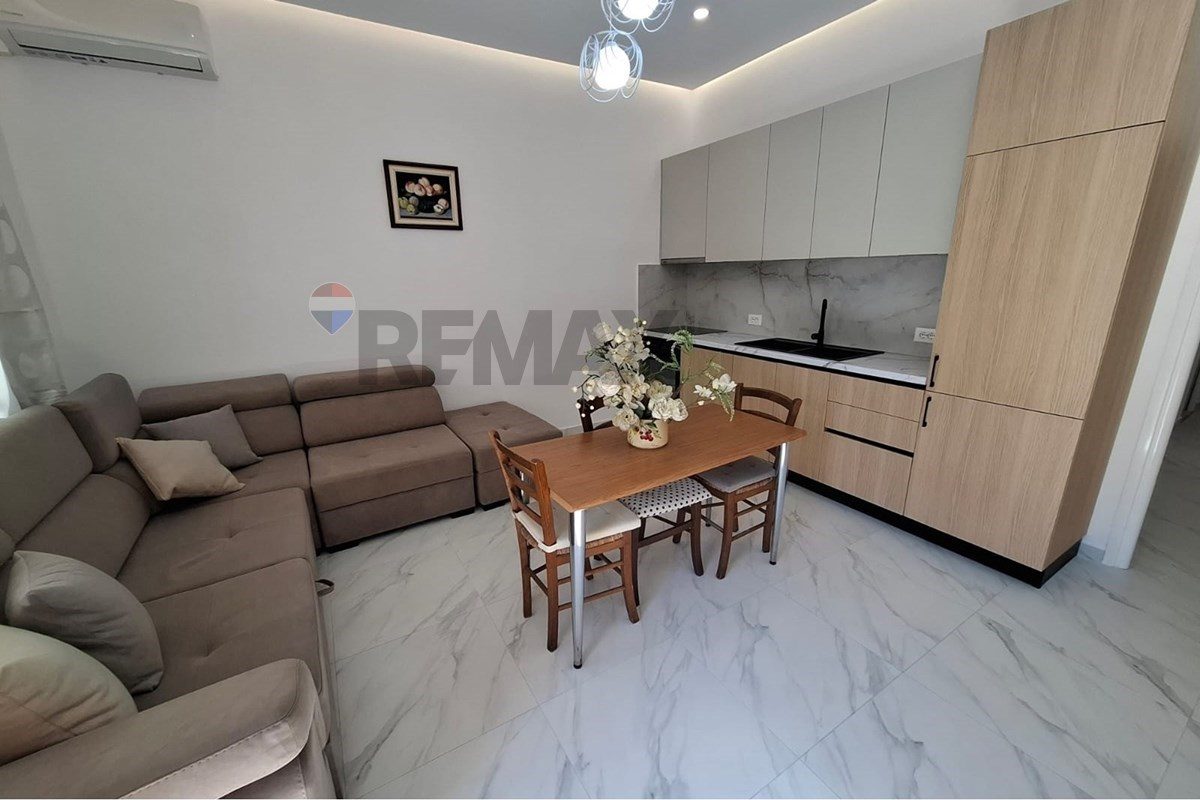 SHTËPI PRIVATE ME QIRA – RRUGA PELIVAN LESKAJ, VLORË ✨