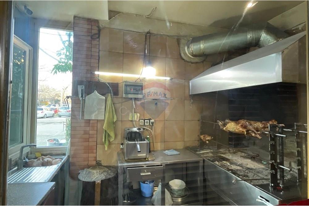 Restorant ne shitje, ose me qera, Rr.Demokracia