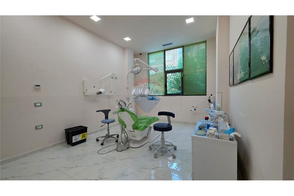 Klinike Dentare ne Shitje prane Gjimnazit Ali Demi 4