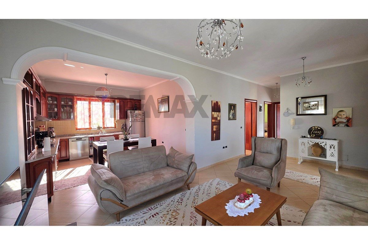 🏡 APARTAMENT 3+1 PËR SHITJE – QENDËR, VLORË ✨ 2