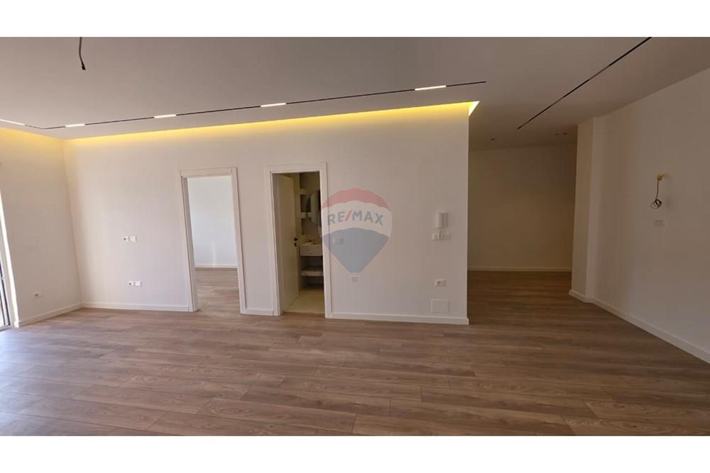 Apartament 2+1+2 në Shitje – Lungomare, Vlorë 2