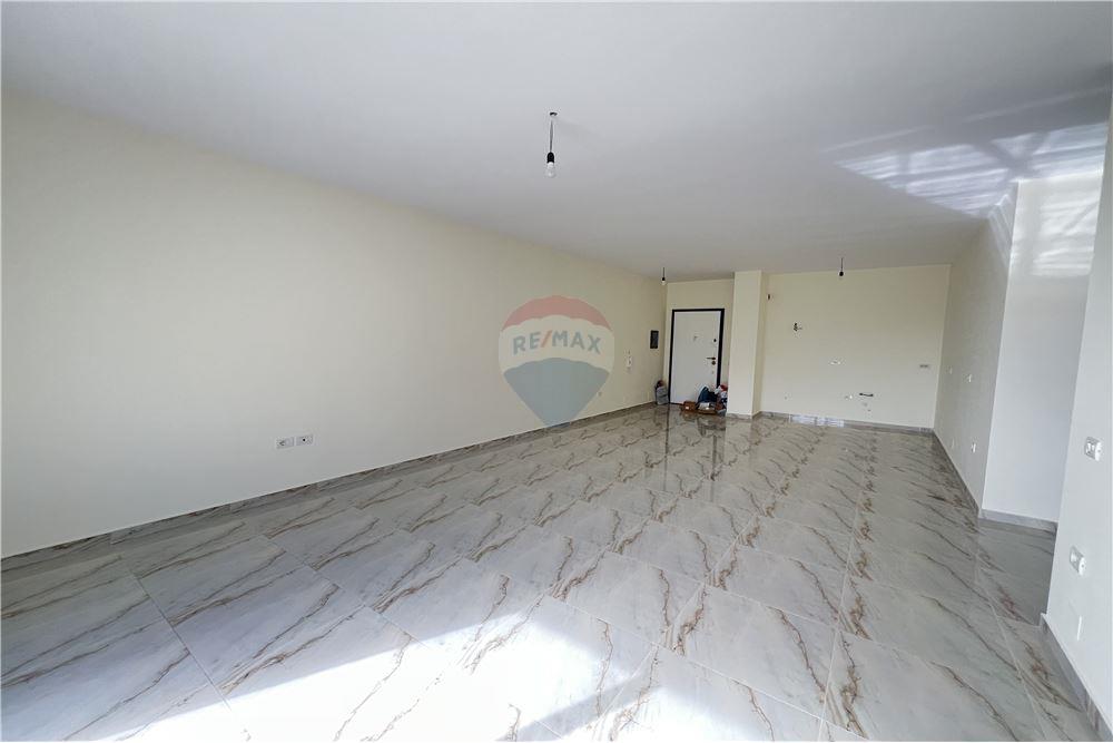 Shitet Apartament 2+1 në zonën e Lungomares, Vlorë 4