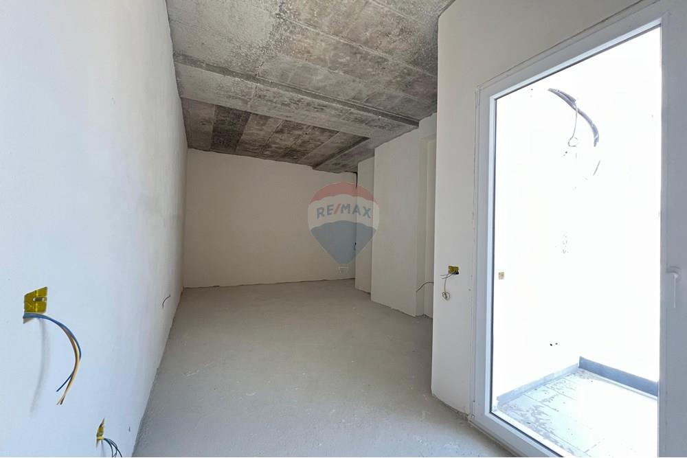 Apartament 1+1 ne shitje, mbas shkolles se Marines 3