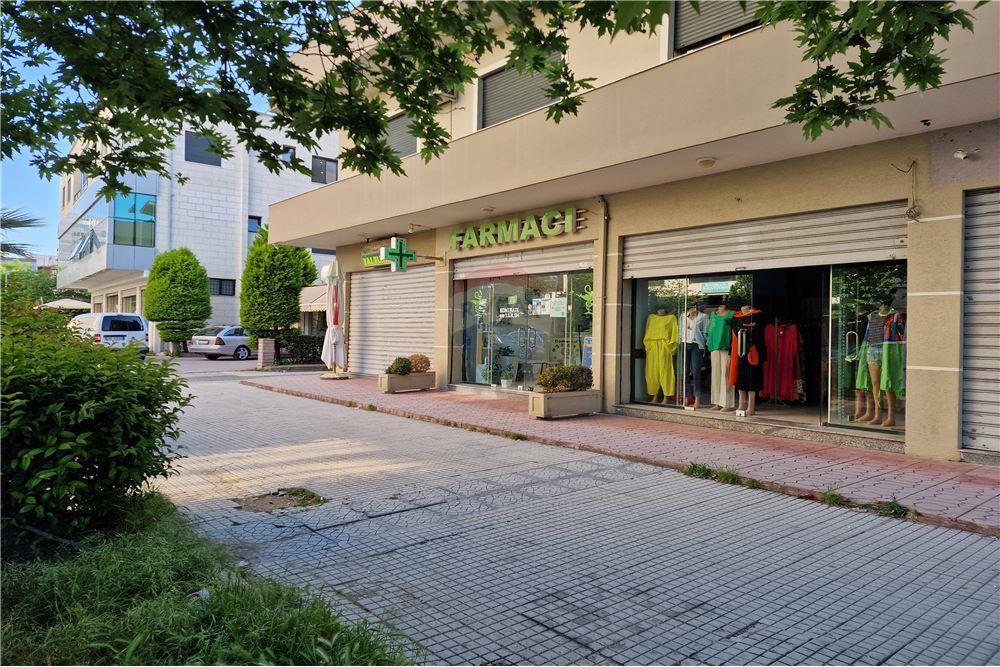 Dyqan ne shitje perballe shkolles 24 Maj Vlore.
