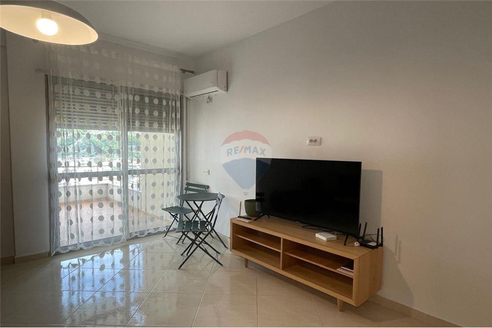 Apartament 2+1 me qera ne rruga e Re 4