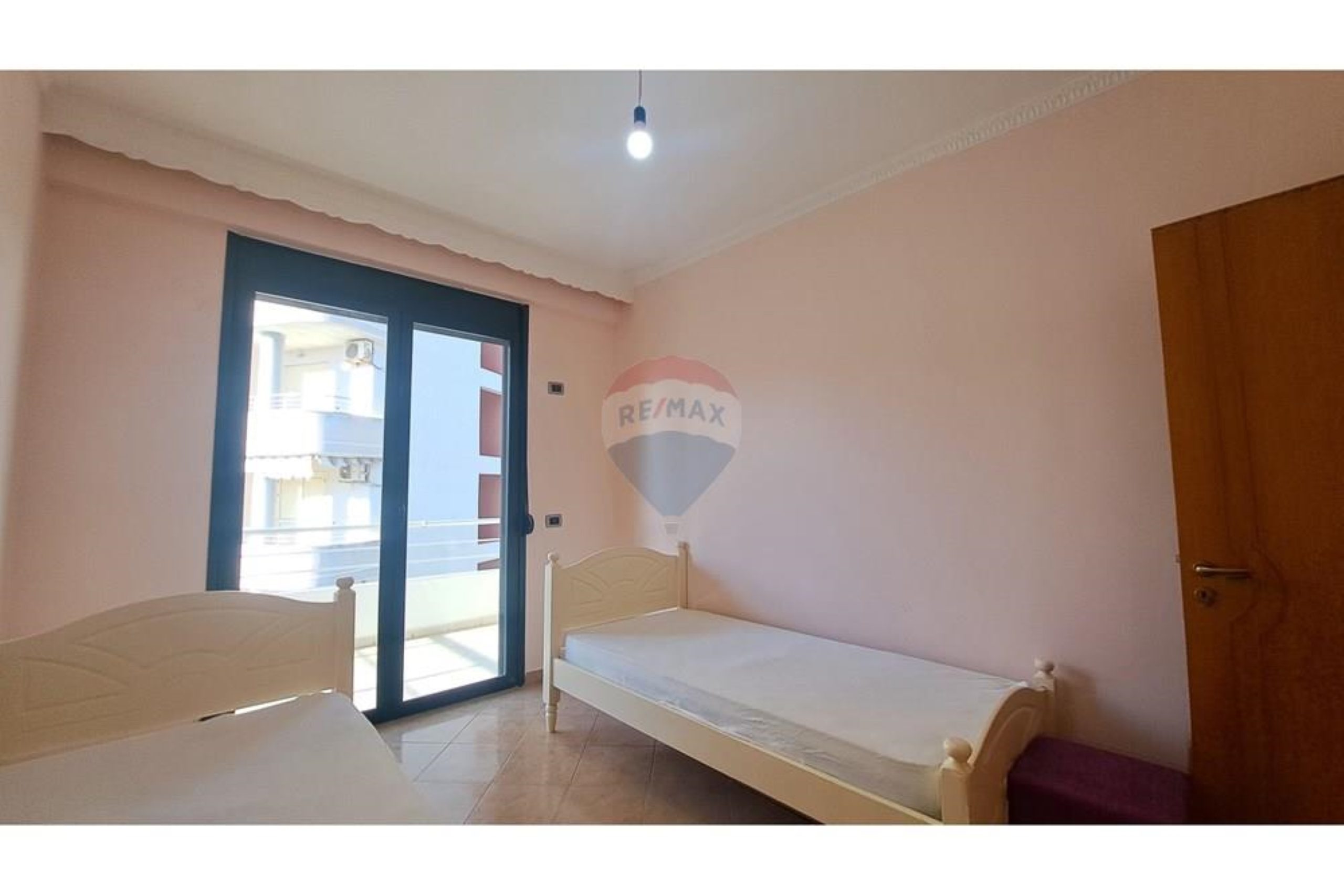 🏡 APARTAMENT 2+1 PËR QIRA – LUNGOMARE, VLORË 4