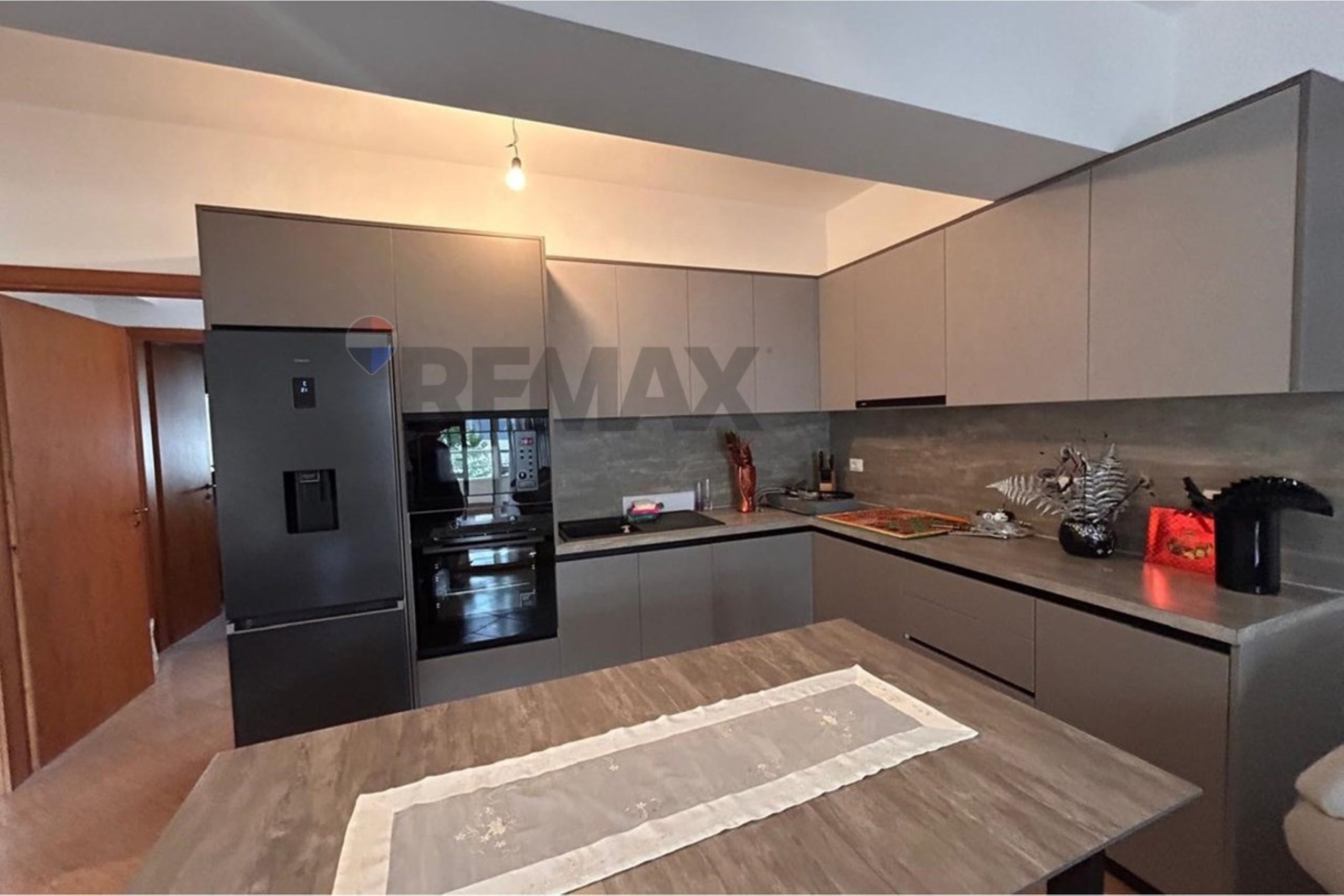 APARTAMENT 3+1 PËR QIRA – LUNGOMARE, VLORË 2