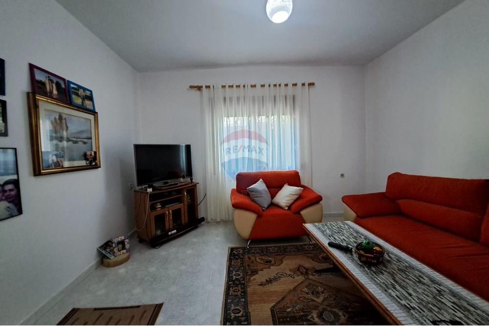 Shtepi private 2+1 ne shitje, lgj.Karabashi 3
