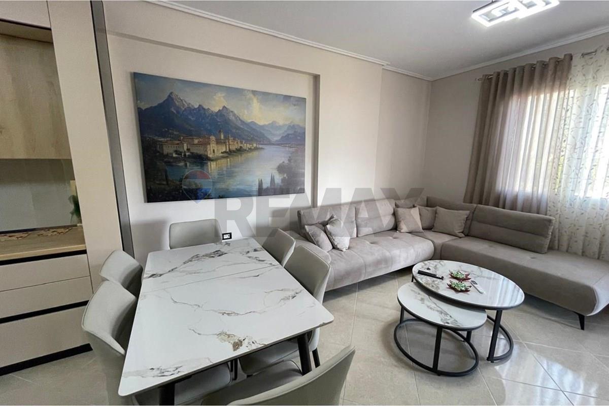 APARTAMENT LUKSOZ 2+1 PËR QIRA ME PAMJE NGA DETI 4
