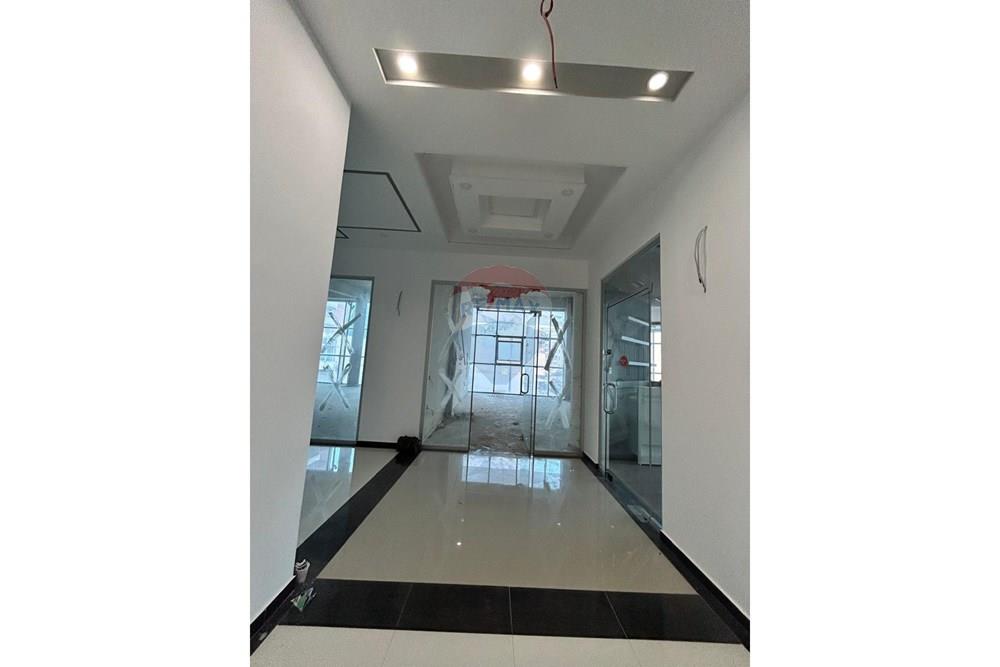🏢 Ambient Zyre me Qira në Zonën e Skelës