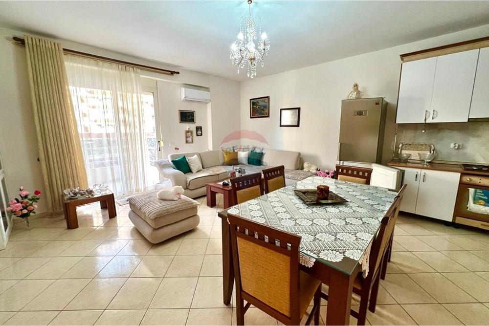 Apartament 2+1 me Super Verandë 130 m² për Shitje 3