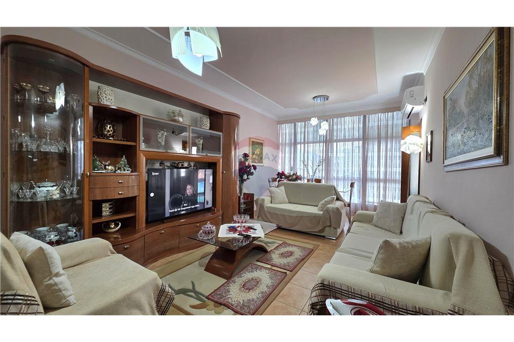 Apartament 2+1+2 ne shitje ne Bulevard 4