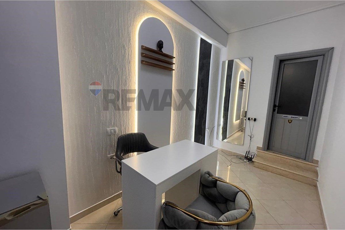 💅 Studio Manikyr & Pedikyr për Qira në Vlorë – Gati për të Filluar Punën! 3
