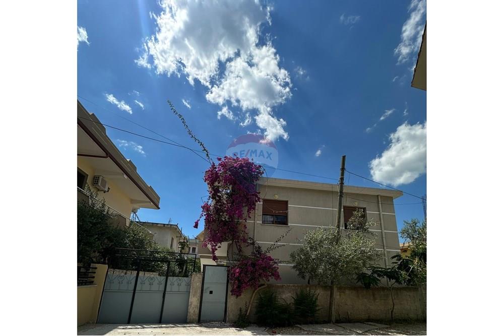 SHTËPI PRIVATE PËR SHITJE –Rr.Haxhi Xhyherri 2