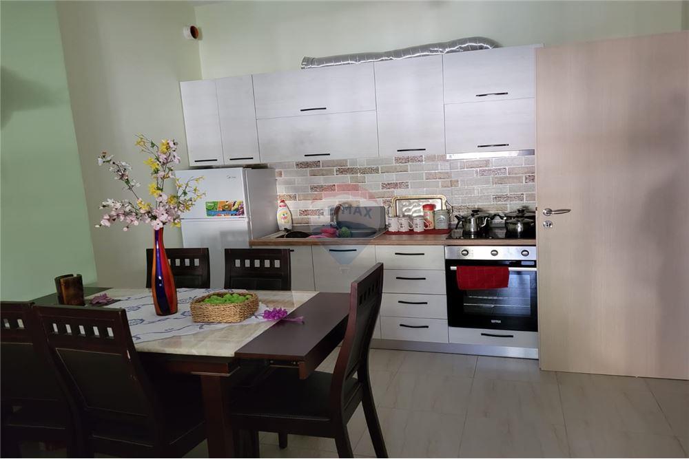 Apartament 2+1 me qera ne Lungomare, Vlore 3