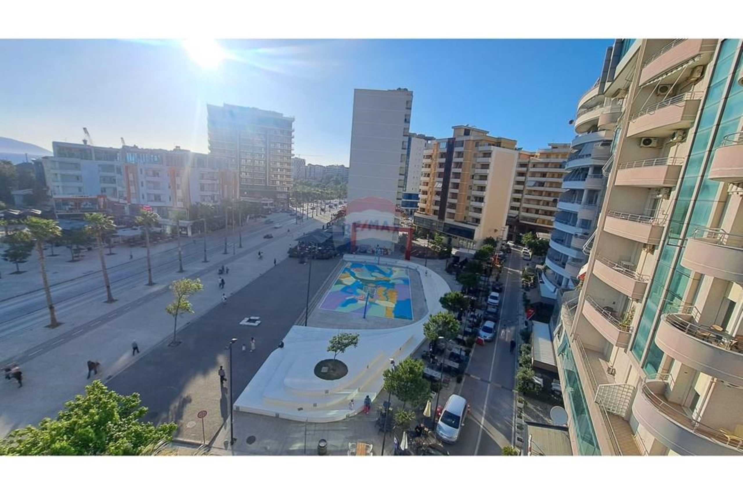 🏡 APARTAMENT 2+1 PËR QIRA – LUNGOMARE, VLORË
