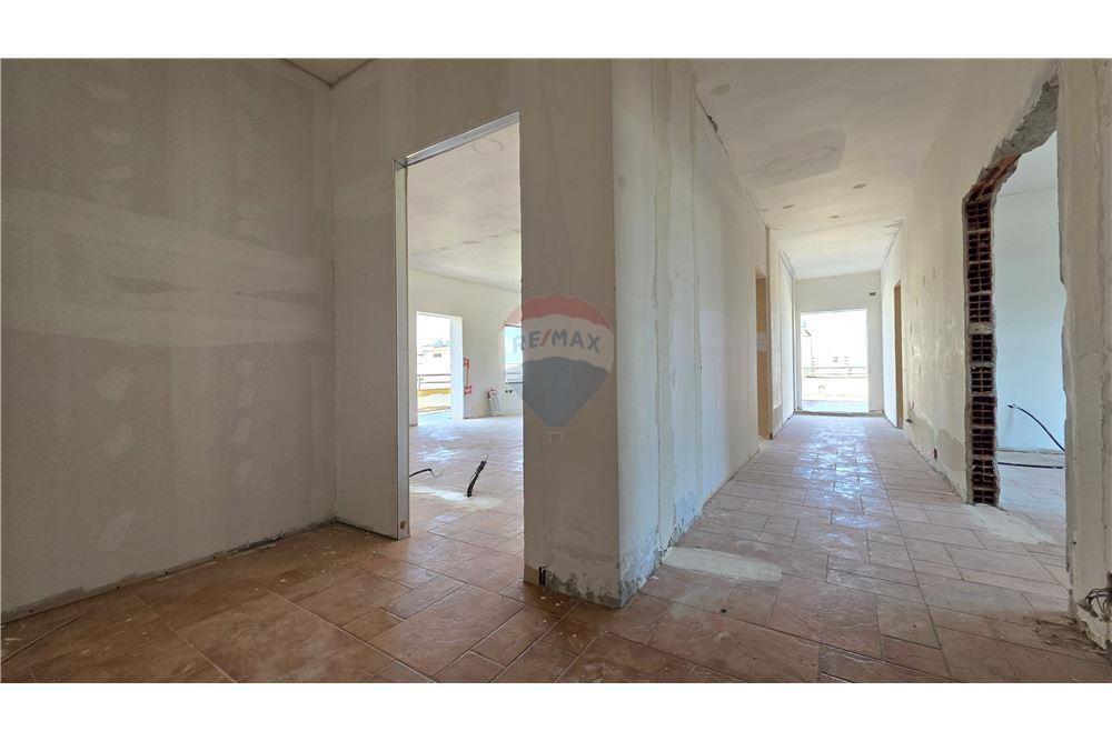 Penthouse ne shitje prane Conad,Vlore! 3