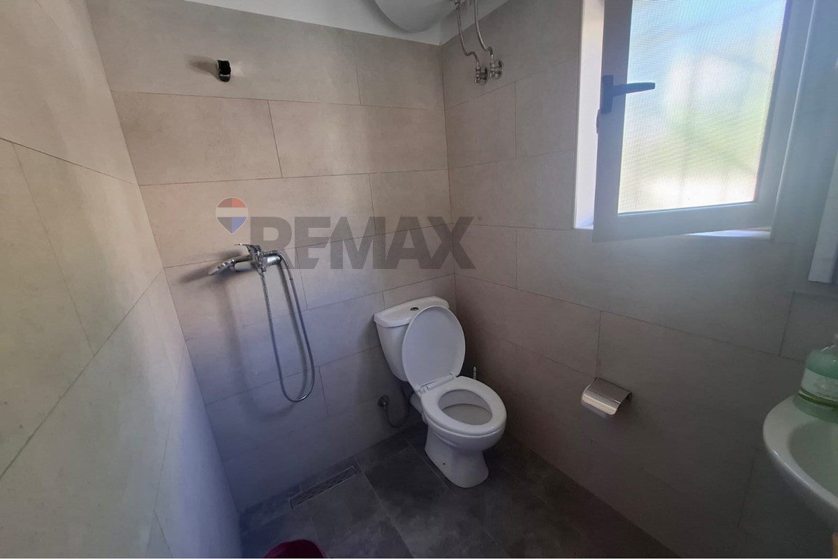 Shtëpi Private 1+1 për Qira Afatgjatë në Çole, Vlorë 2