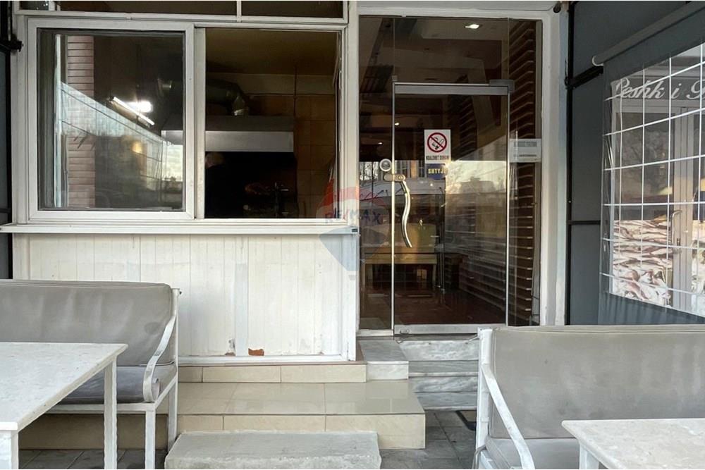 Restorant ne shitje, ose me qera, Rr.Demokracia