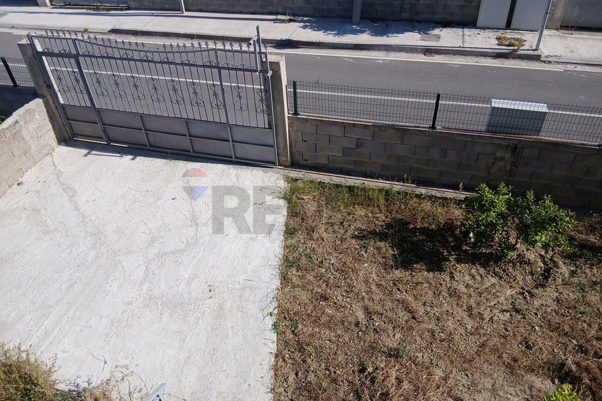 Jepet me qera kati i dytë i një vile
