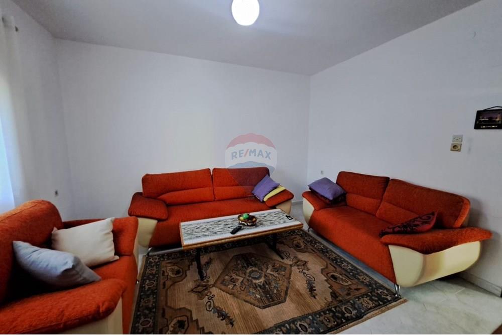 Shtepi private 2+1 ne shitje, lgj.Karabashi 4
