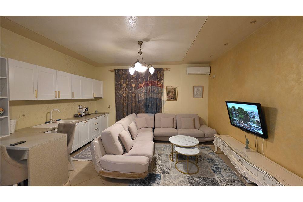 Apartament 2+1+2 ne shitje,Vlore pas Hotel Martini 2