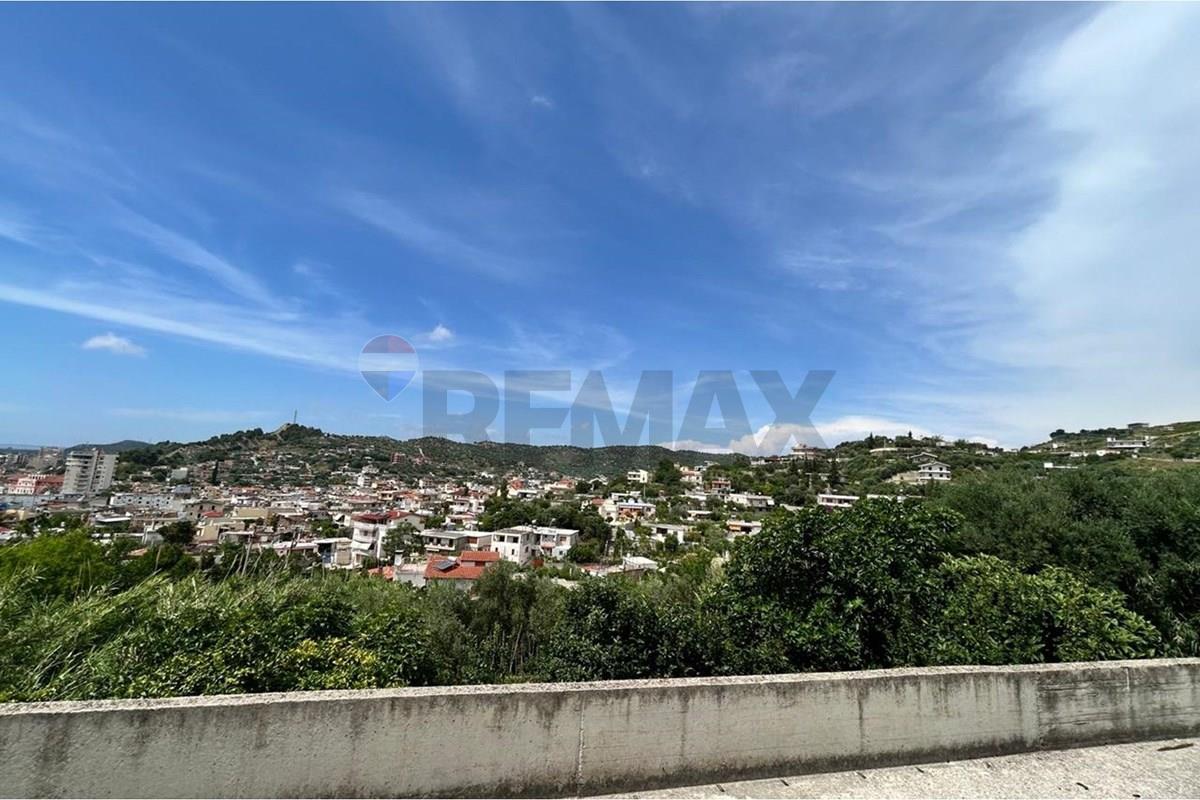Dy Shtëpi Private për Shitje në, Vlorë