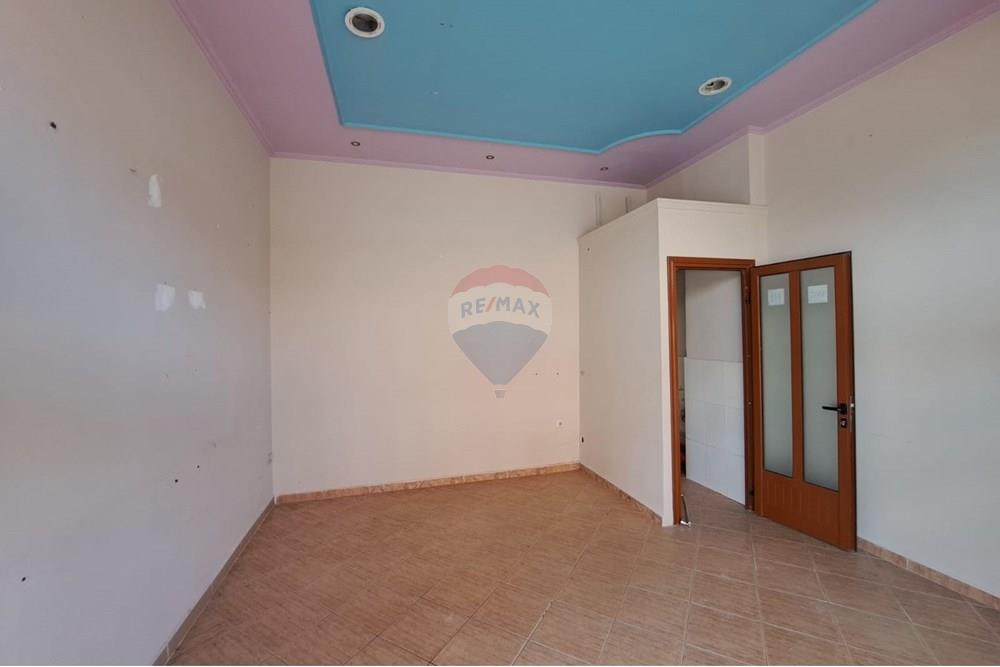 Dyqan ne shitje,tek Bashkia,Vlore