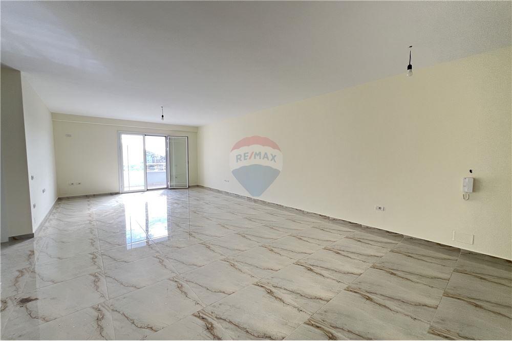 Shitet Apartament 2+1 në zonën e Lungomares, Vlorë 3