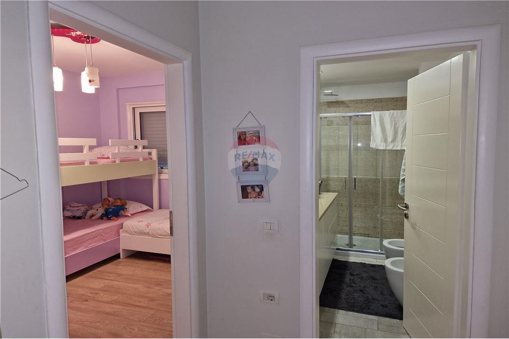Apartament luksoz 2+1+verande ne shitje,Vlore 4