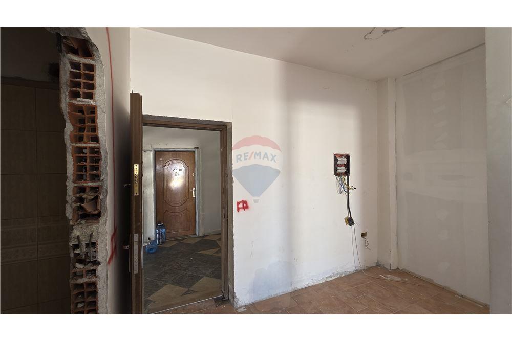 Penthouse ne shitje prane Conad,Vlore! 4