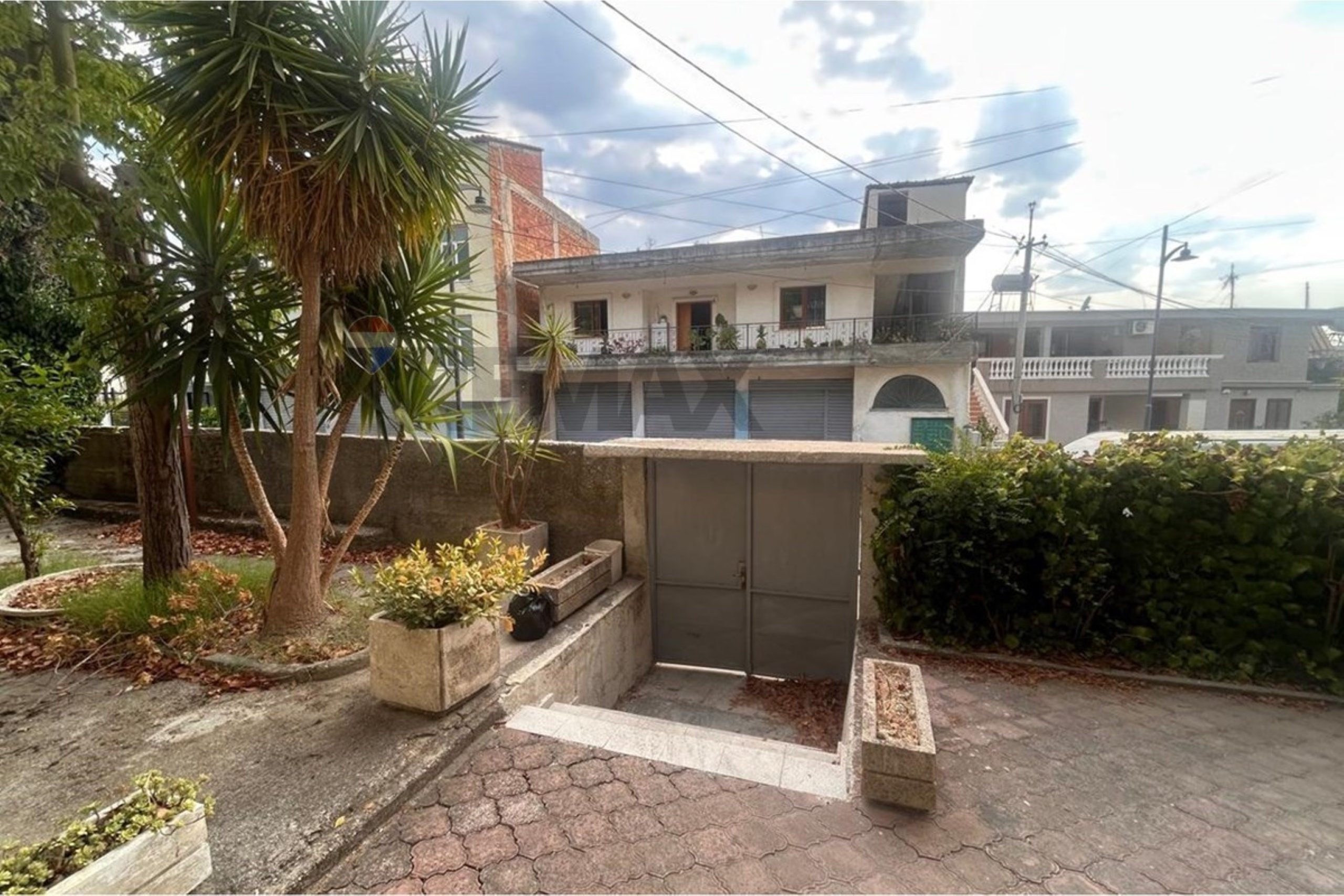 🏡 OKAZION INVESTIMI –📐 Vetëm rreth 417 €/m² mbi sipërfaqen e truallit.