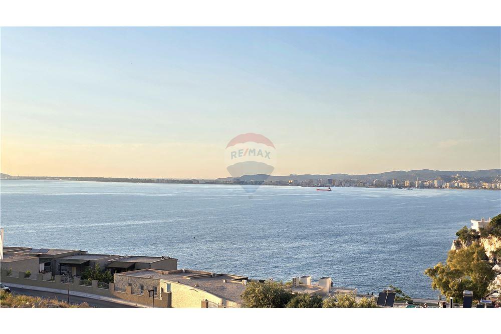 Apartament 2+1+2 me pamje nga deti mbi Marina Bay
