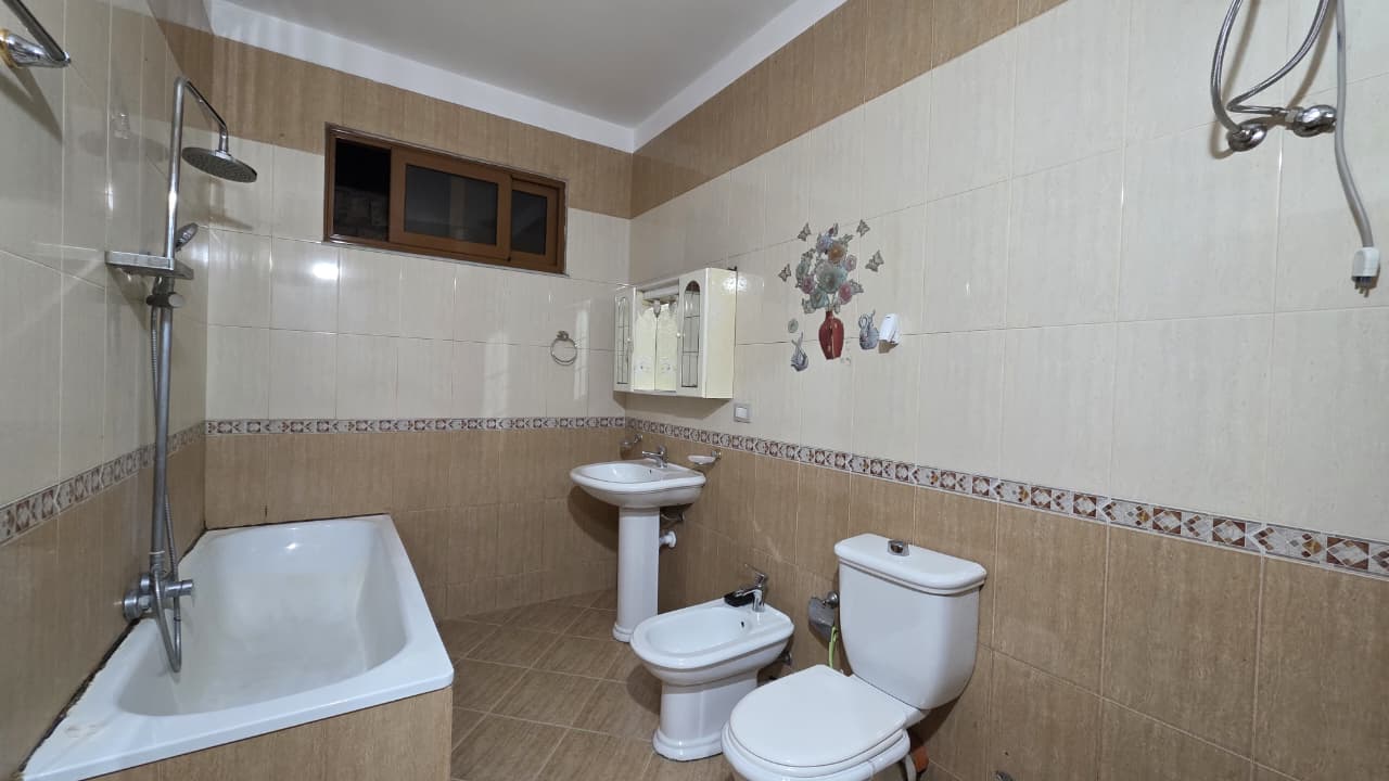 🏡 APARTAMENT 1+1 NË SHITJE – BULEVARDI KRYESOR, VLORË