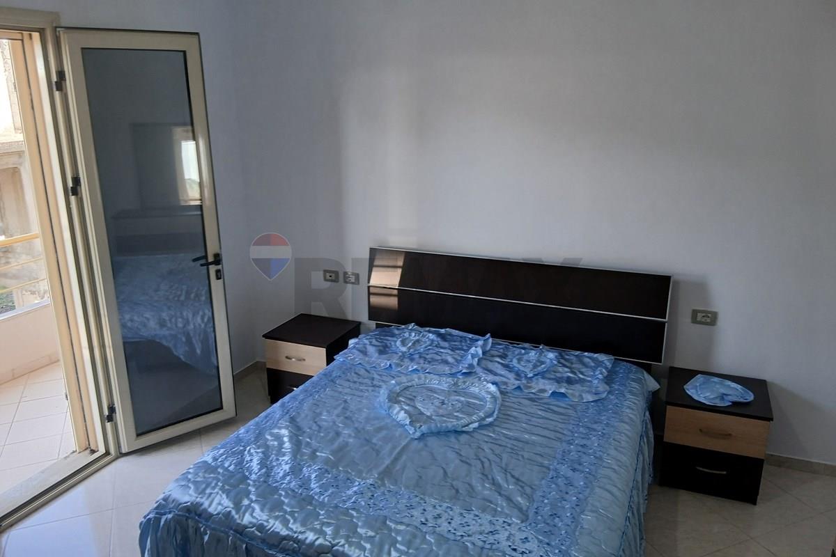 Jepet me qera kati i dytë i një vile