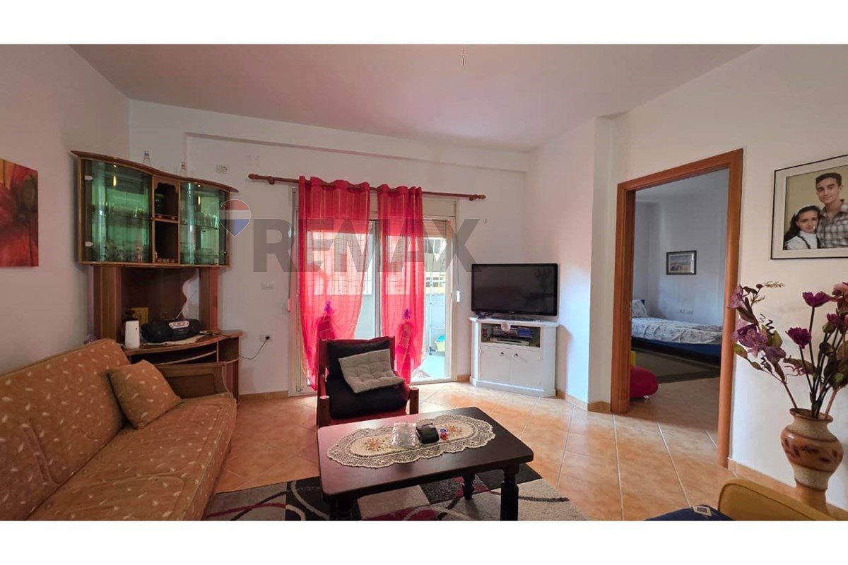 APARTAMENT PREMIUM 1+1 ME QIRA NË QENDËR TË VLORËS