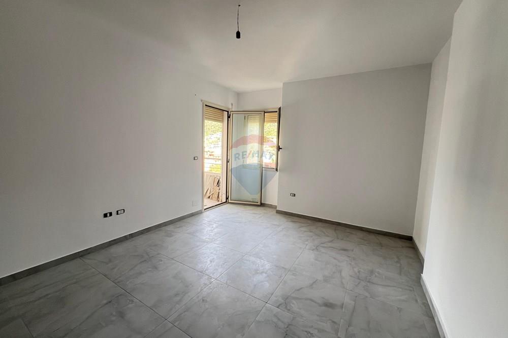 Garsoniere për Shitje në Lungomare, Vlorë