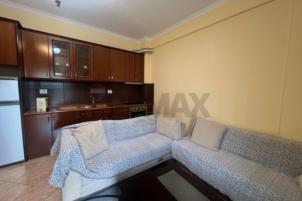 APARTAMENT 1+1 ME QIRA PRANË PORTIT