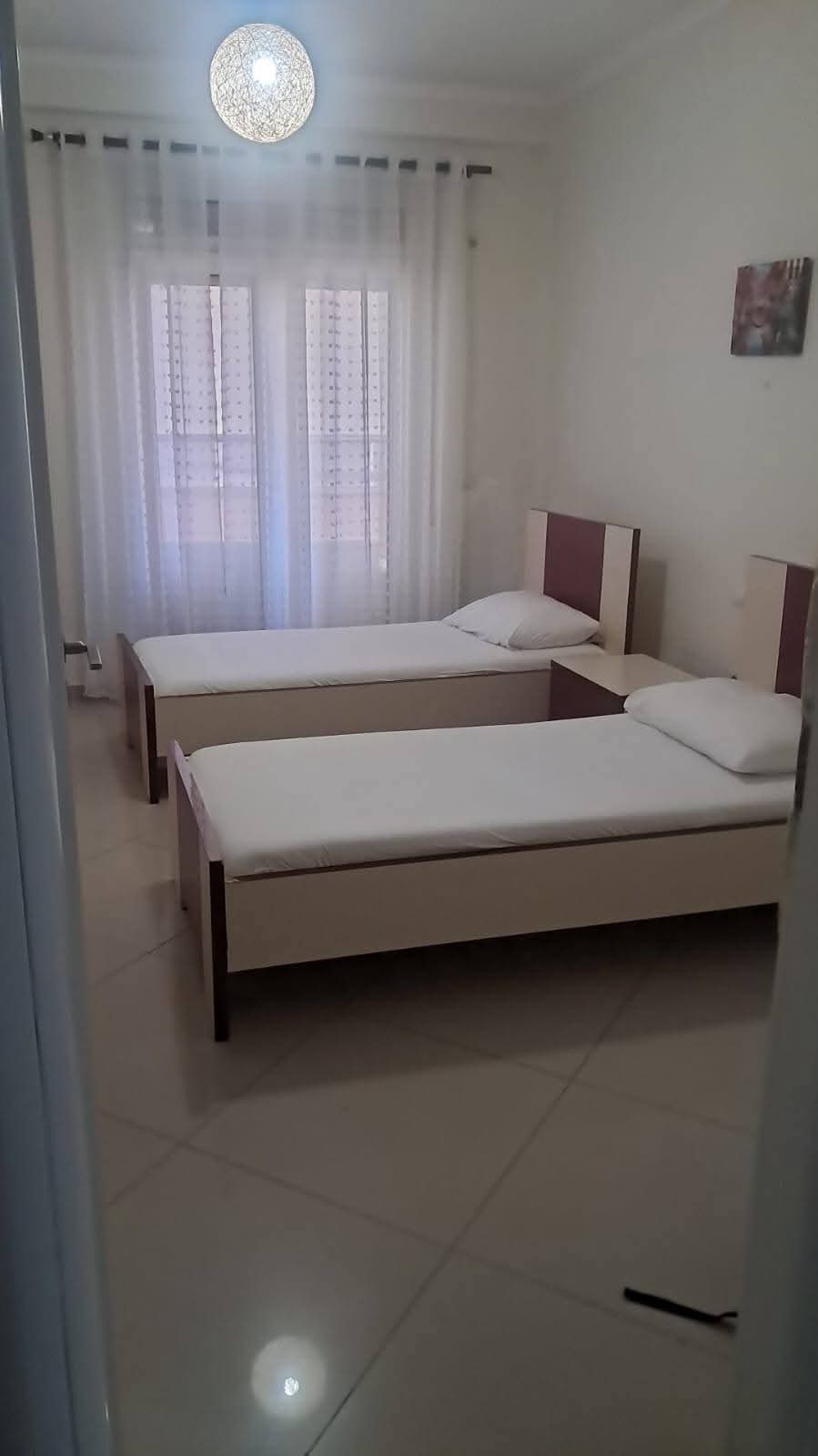 Jepet apartament me qera ditore ne Vlore . Per pushimet tuaja 4