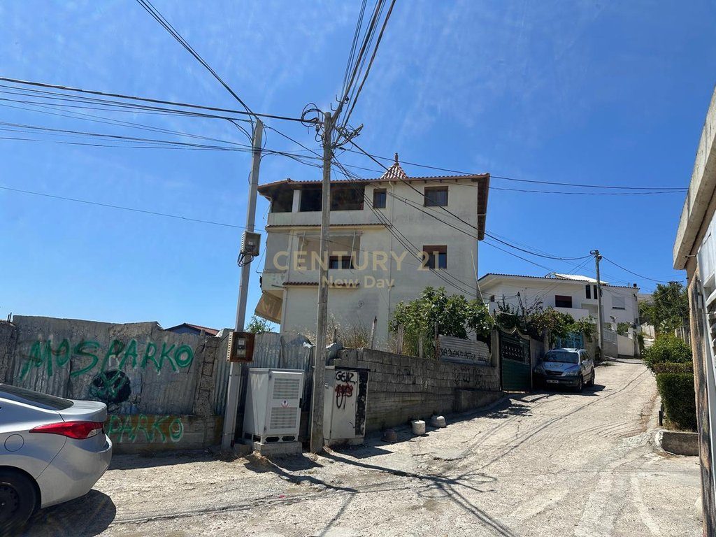 Vilë në shitje te Spitali, Durrës - 250,000€ | 285 m² 2