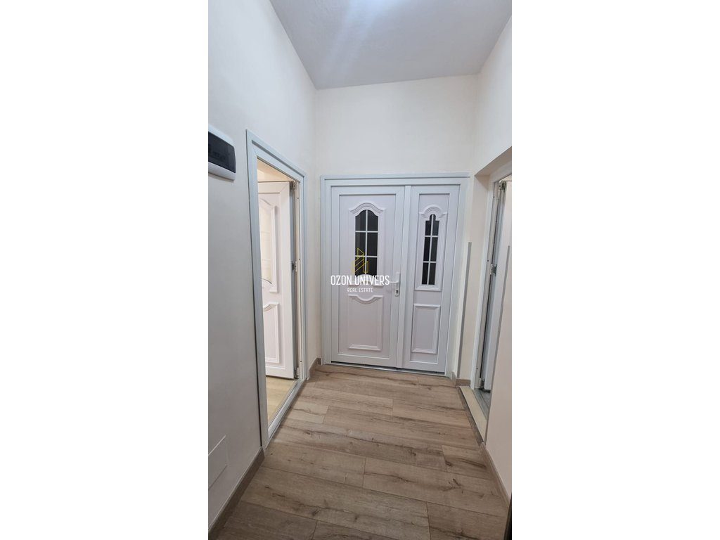 Apartament 1+1 me qira për biznes ose banim, tek Kafe Flora, Qender! 3