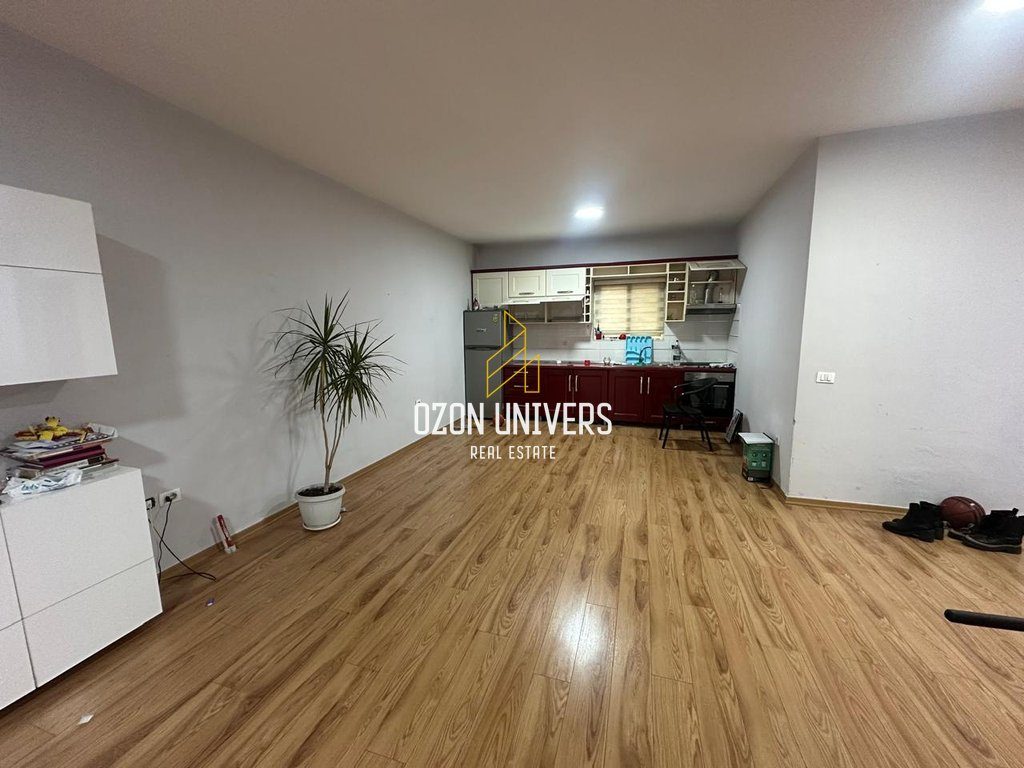 Apartament 2+1me post parkimi për qira në Yzberisht! 2