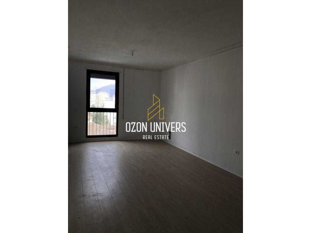 Apartament 1+1 me qira për biznes tek Kompleksi Olimpik, Komuna e Parisit! 2