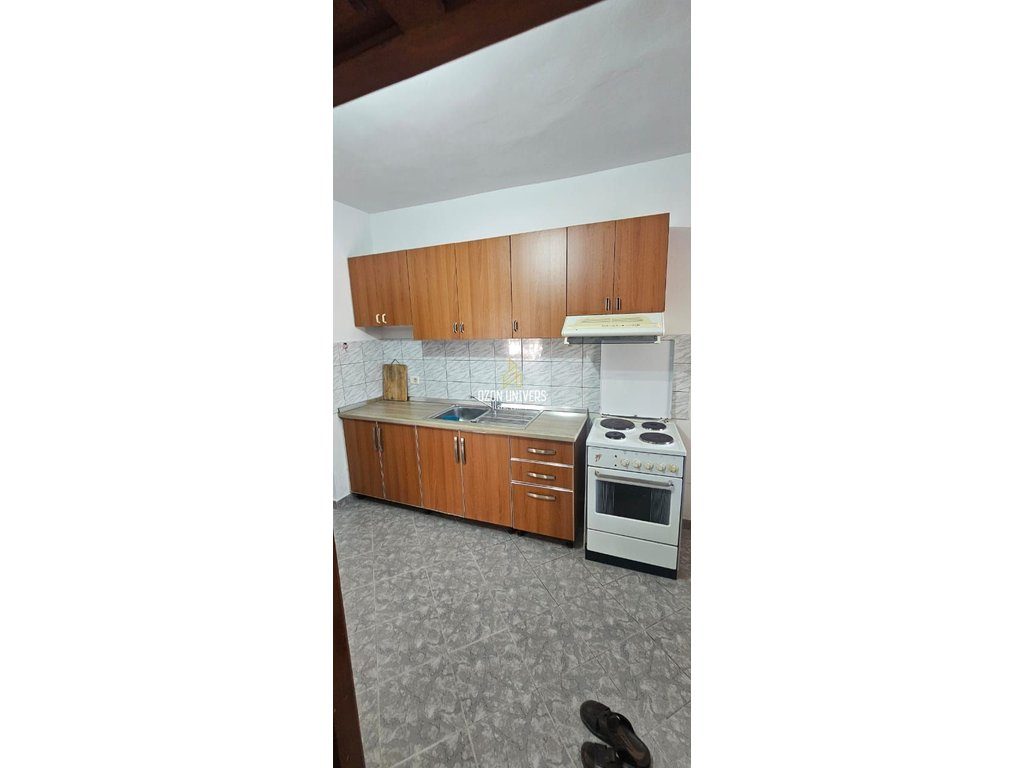 Apartament 1+1, për qira , (kat vile) tek Rruga Babë Rexha, Ish Parku! 4
