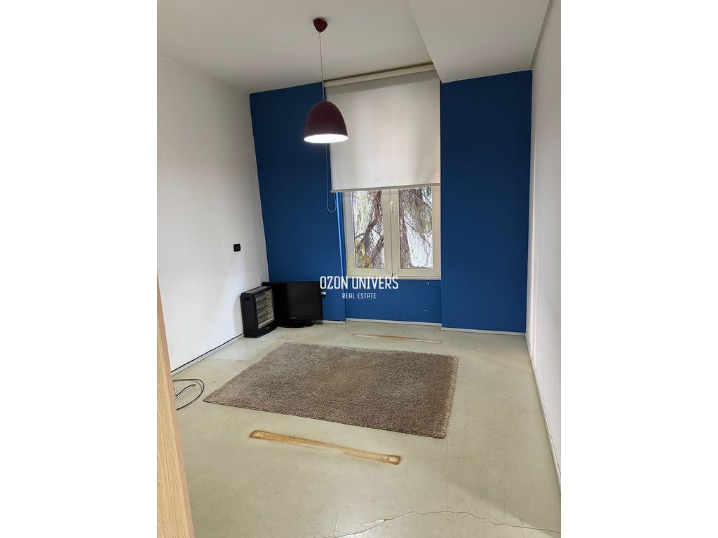 Apartament 1+1 buzë rruge, me qira për biznes në Bllok! 2