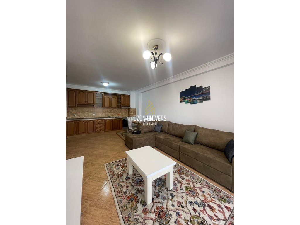 Apartament 2+1+2 për qira, tek Komuna e Parisit! 3